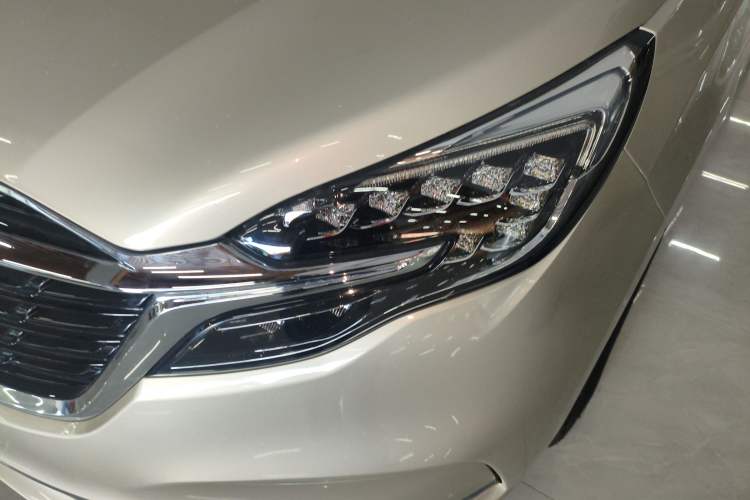 Used Buick GL8 2022 ES Landtrek 653T Luxury Edition