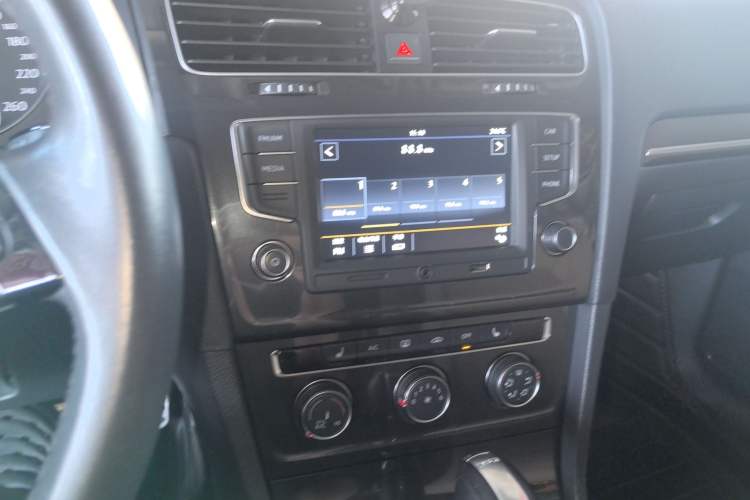 Used Volkswagen Golf 2017 230TSI Automatic Luxury Million-Vehicle Commemorative Edition
