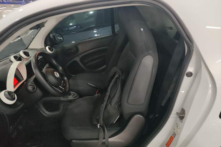 Used  fortwo 2015 1.0L 52 kW hardtop Dynamic version
