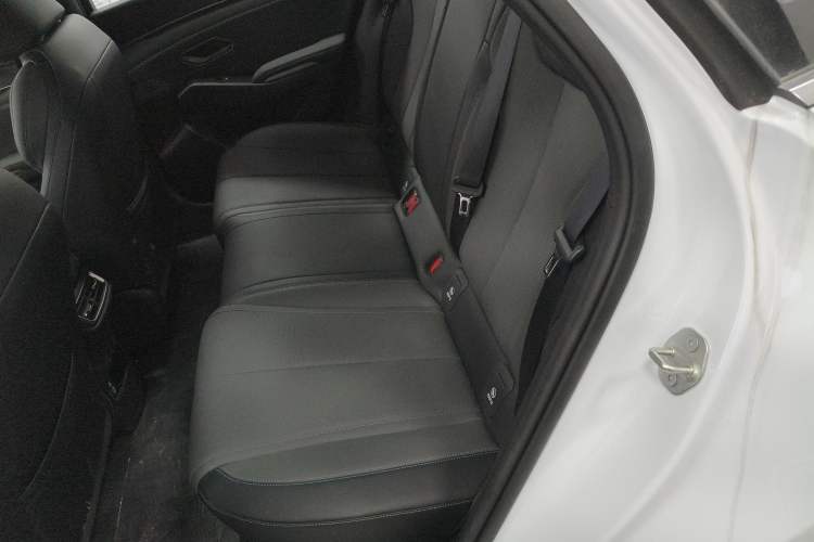 Used BYD Qin L 2025 DM-i Smart Drive 120KM Leading Model
