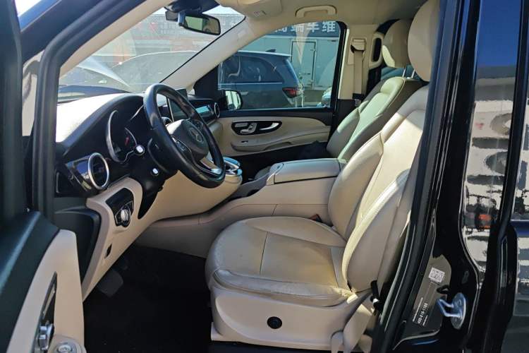 Used Mercedes-Benz V-Class 2018 V 260 Avantgarde Edition China VI