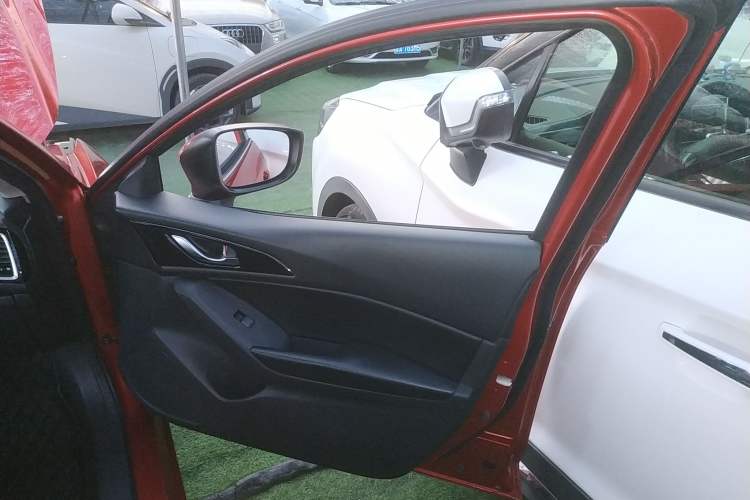 Used Mazda Mazda 3 Axela 2016 Sedan 1.5L Automatic Luxury Model
