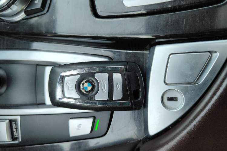 Used BMW 5 Series 2014 525Li Luxury Design Package
