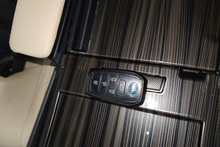 Used Toyota Granvia 2023 2.5L Hybrid Prestige VIP Edition