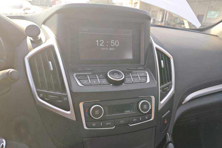 Used Dongfeng Aeolus AX7 2016 2.0L Manual Zhuyue Model
