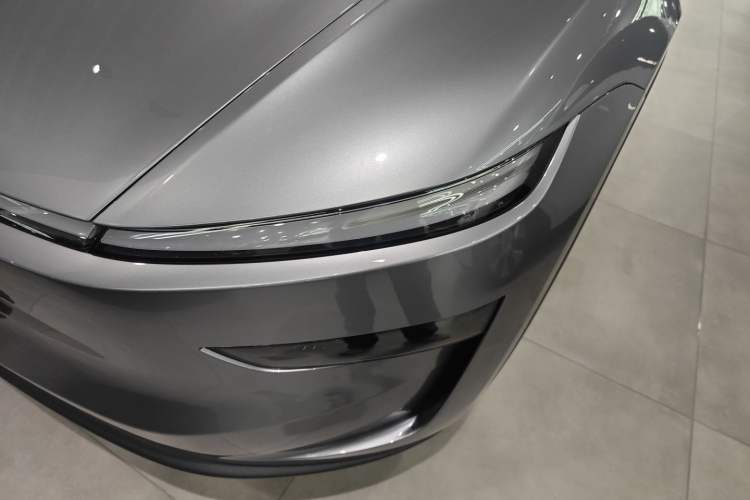 Used Tesla Model Y 2025 Rear-Wheel-Drive Version
