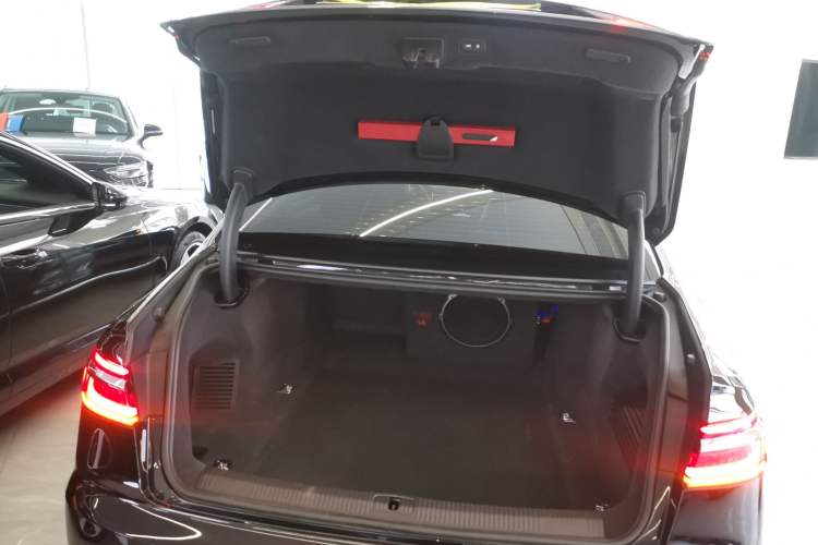 Used Audi A8 2022 A8L 50 TFSI quattro Comfort Edition Collector's Model
