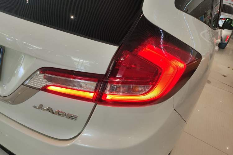 Used Honda Jade 2017 1.8L automatic Comfort version 5 seats