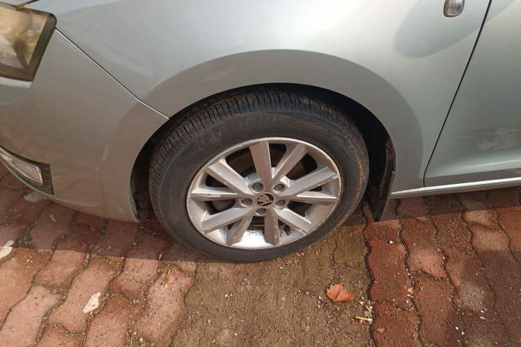 Used Skoda Rapid 2013 1.6L Automatic Preferred Model
