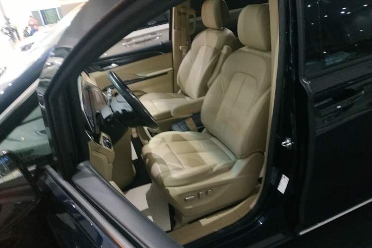 Used Buick GL8 2023 ES Lu Zun Deluxe Model
