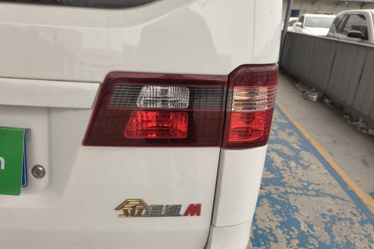 Used Jinbei Gold Hiace M Classic 2022 1.5L Engineering Lion Passenger Vehicle 6 Seats