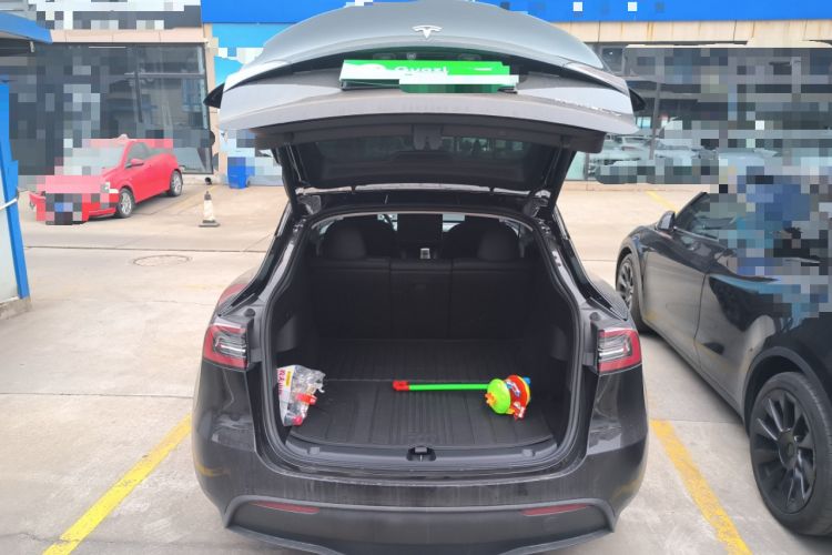 Used Tesla Model Y 2023 Long-Range All-Wheel-Drive Version
