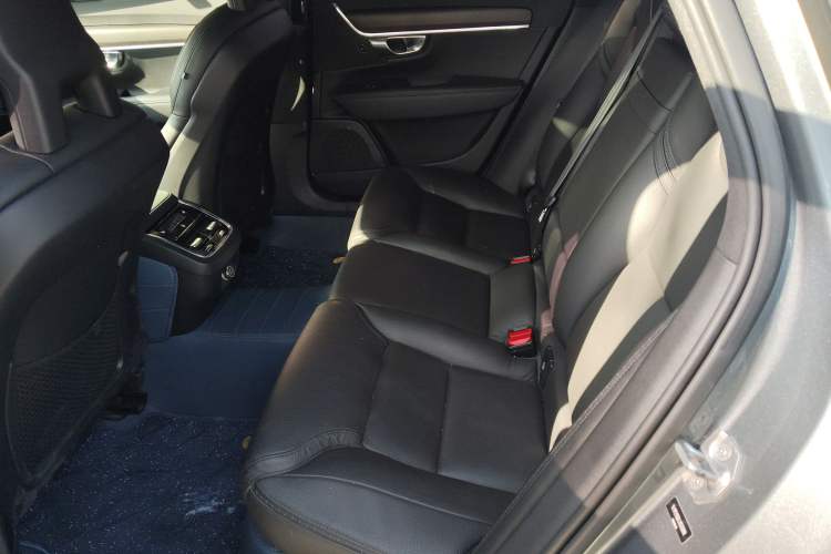 Used Volvo V90 2017 Cross Country T5 AWD Smart Range Edition
