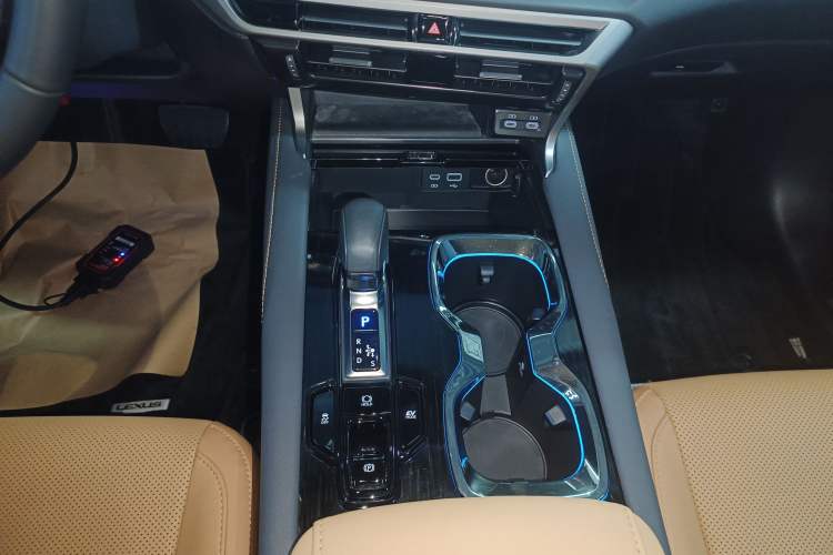 Used Lexus RX 2023 350h Two-Wheel Drive Enjoyment Version
