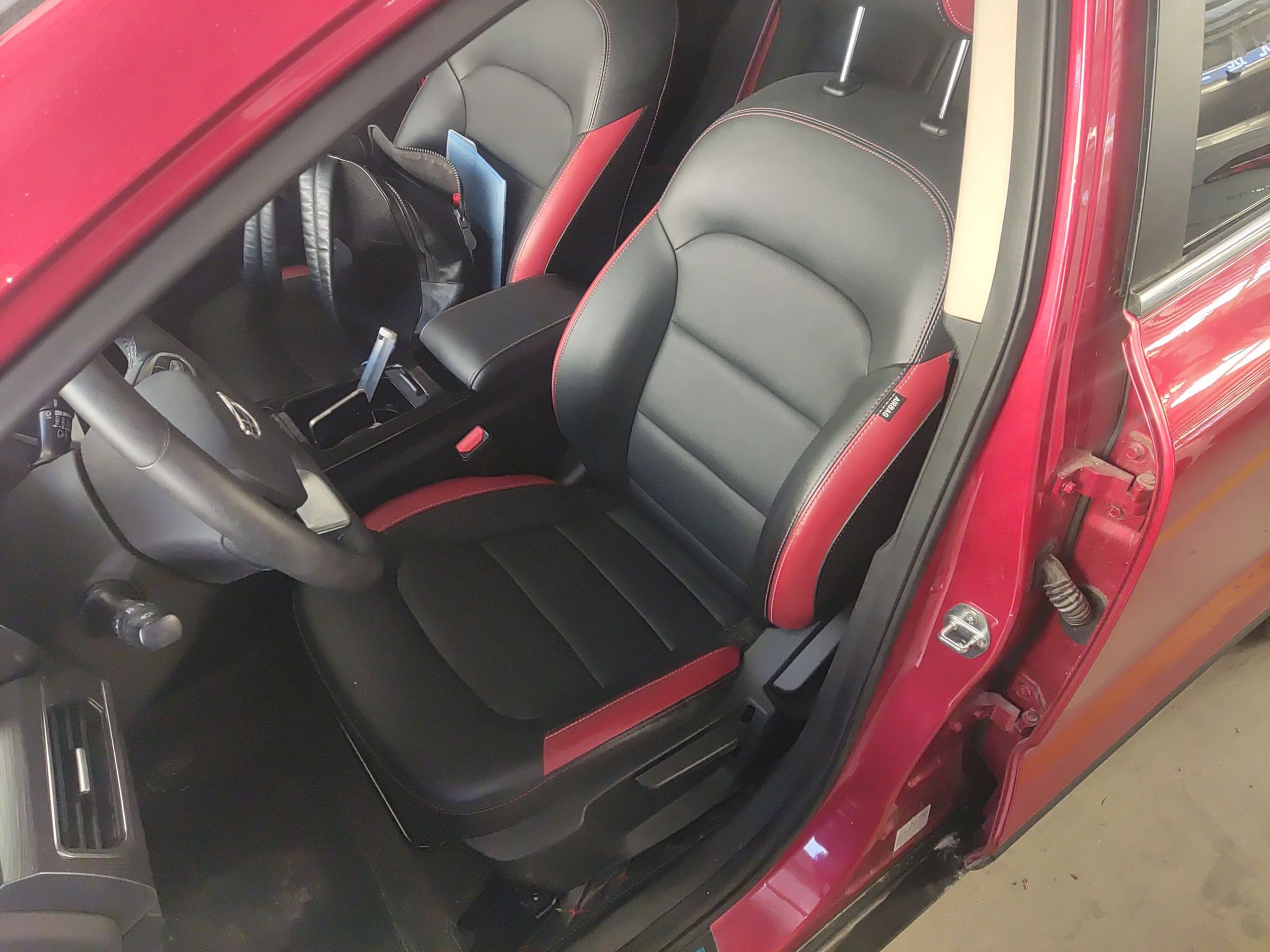 Переднее сиденье в автомобиле