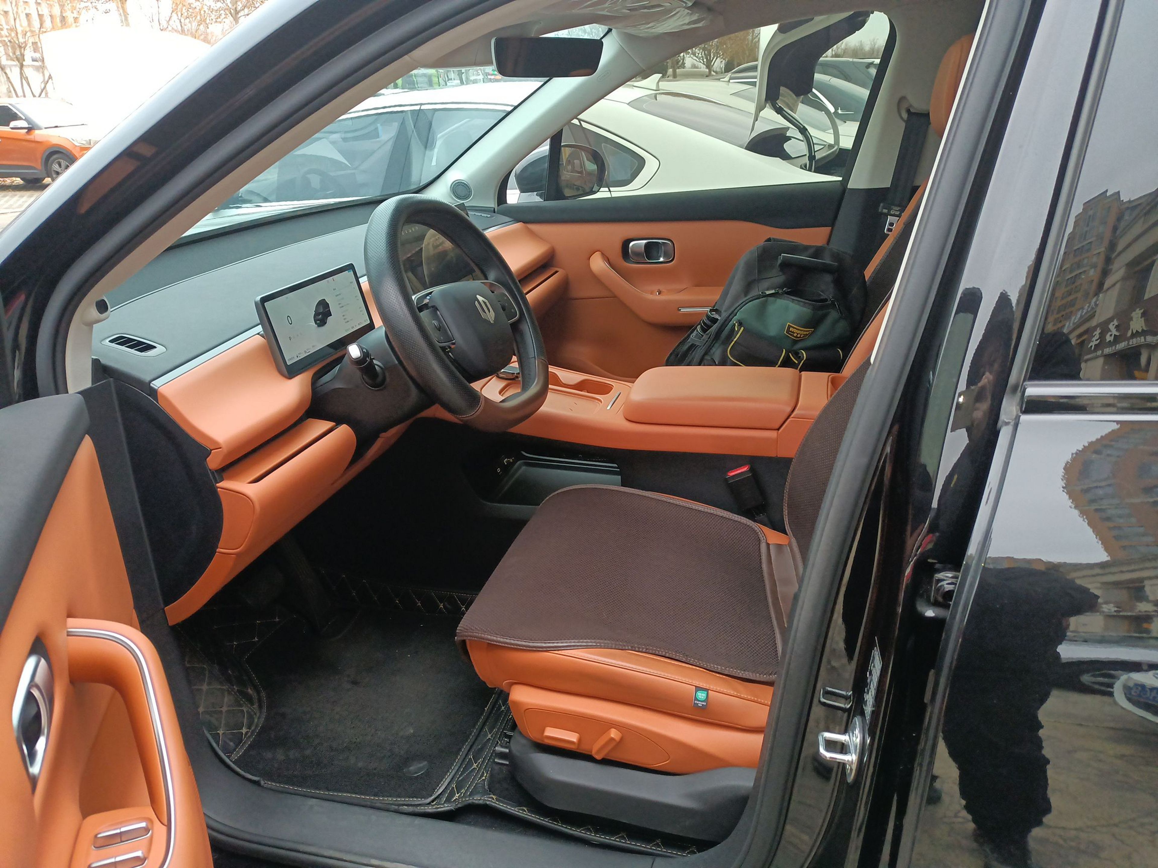 Переднее сиденье в автомобиле