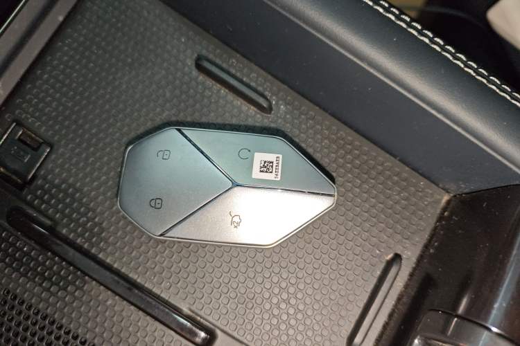 Used  Leopard 5 2023 Explore Edition