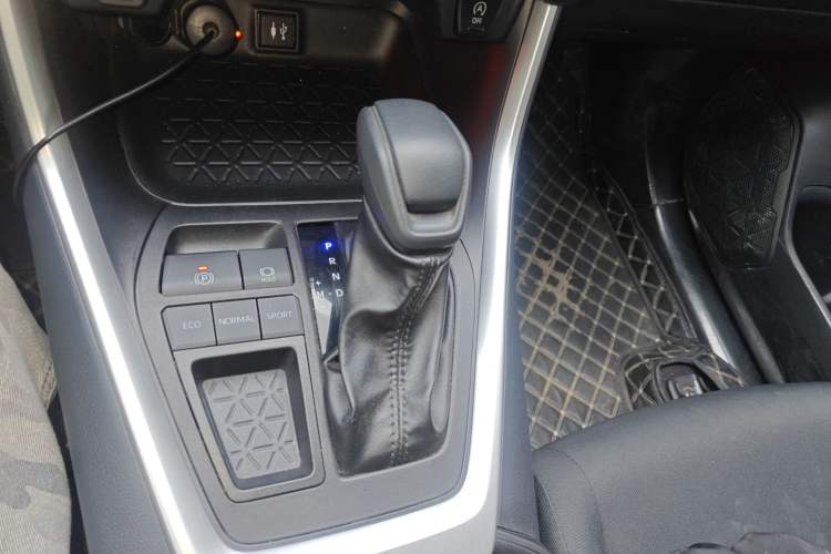 Used Toyota Wildlander 2022 Updated Version 2.0L CVT Two-Wheel Drive Leading Edition
