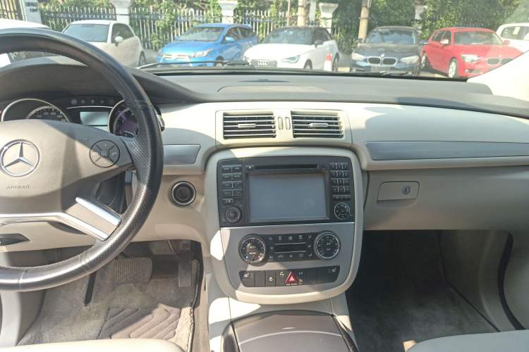 Used Mercedes-Benz R-Class 2011 R 300 L Business Model