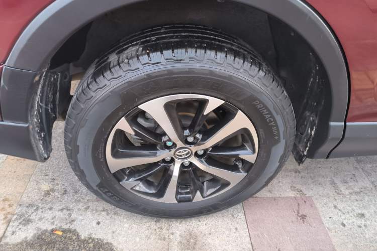 Used Toyota RAV4 2016 2.0L CVT Two-Wheel Drive Fashion Edition China V Standard
