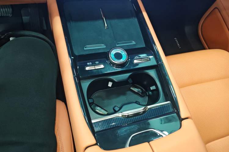 Used Lynk & Co 900 2025 1.5T Ultra
