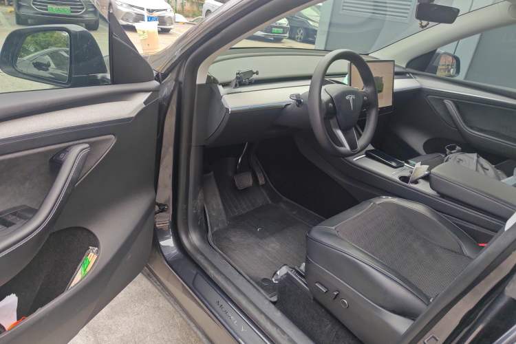 Used Tesla Model Y 2024 Rear-Wheel-Drive Version