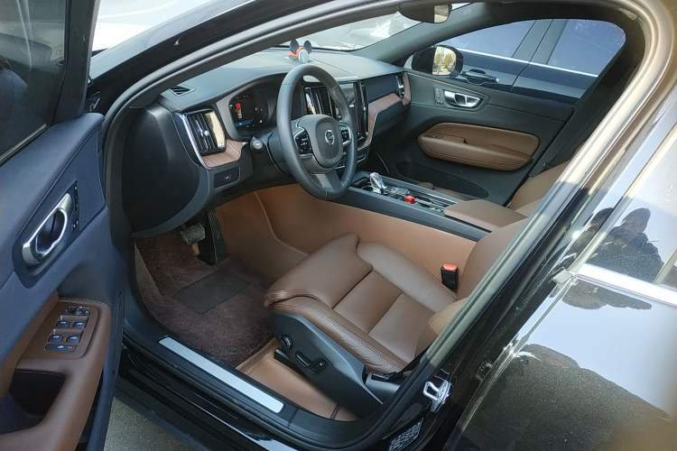 Used Volvo XC60 2025 B5 Four-Wheel Drive Smart & Advanced Luxury Edition
