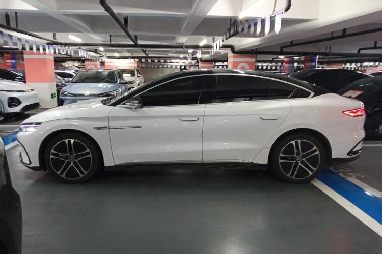 Used BYD Han 2023 EV Champion Edition 605KM Front-Drive Premium Model
