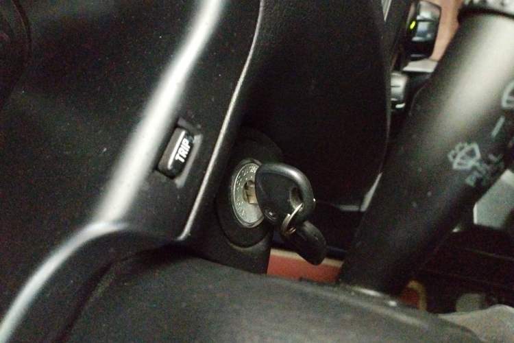 Used Huatai Santa Fe Classic 2015 2.0L Gasoline Manual Transmission Two-Wheel Drive Standard Version