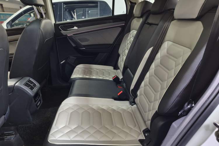 Used Volkswagen Tayron 2023 300TSI Two-Wheel-Drive Luxury Plus Advanced Edition
