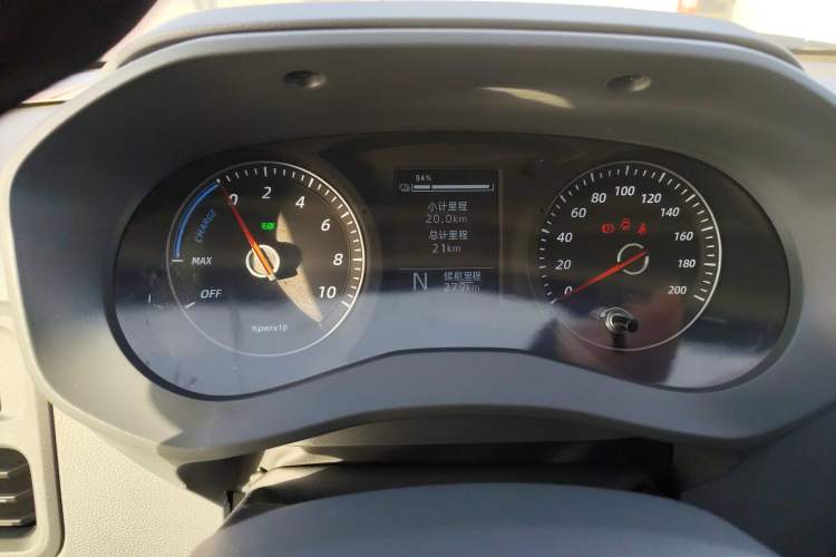 Used Wuling Yangguang 2024 300KM Comfort Version Passenger Van 75kW