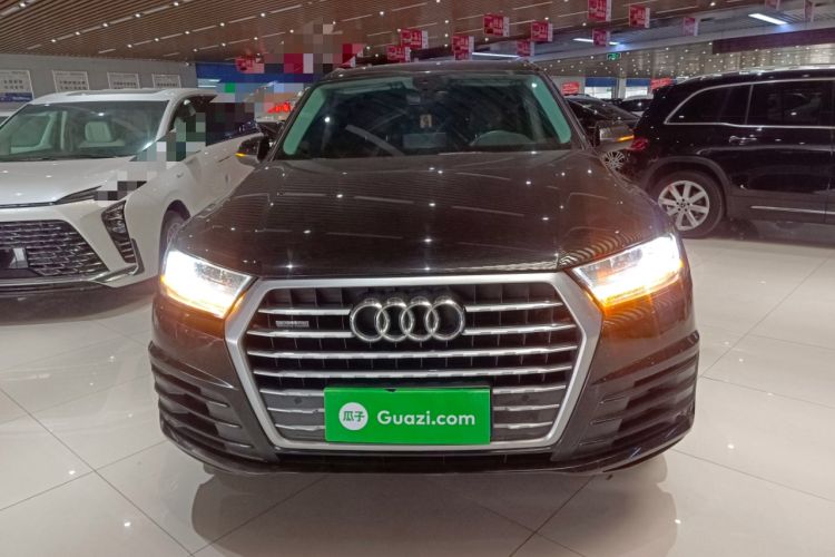 Used Audi Q7 2018 40 TFSI Comfort Model
