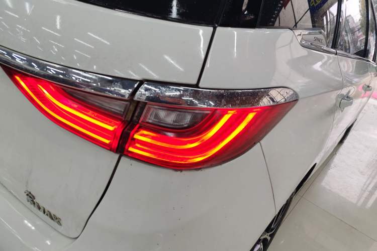 Used BYD Song MAX 2018 1.5T Automatic Smart Connect Elite Model with 6 Seats