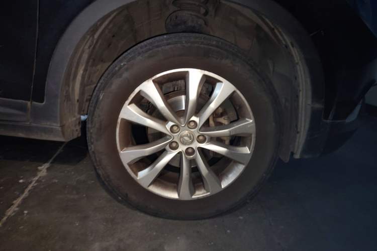 Used Dongfeng Aeolus AX7 2015 2.0L Manual Zhiyi Trim
