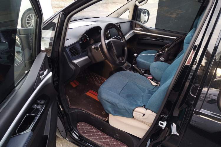 Used FORTHING Lingzhi 2023 M5L 1.6L Base Model 7 Seats
