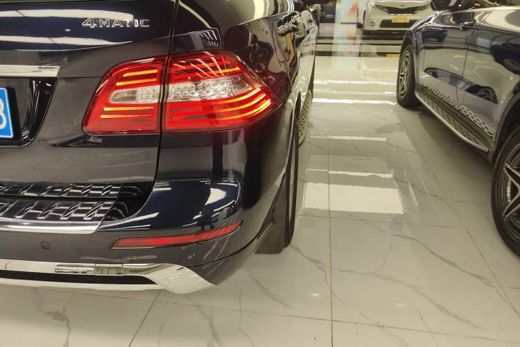 Used Mercedes-Benz M-Class 2014 ML 400 4MATIC Dynamic Model
