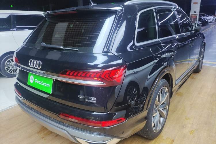 Used Audi Q7 2022 55 TFSI quattro S line Sport model
