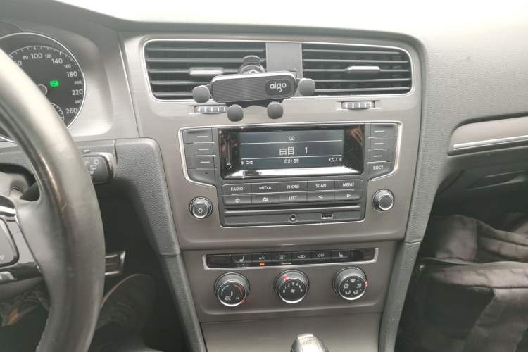 Used Volkswagen Golf 2015 1.4TSI Automatic Luxury Model
