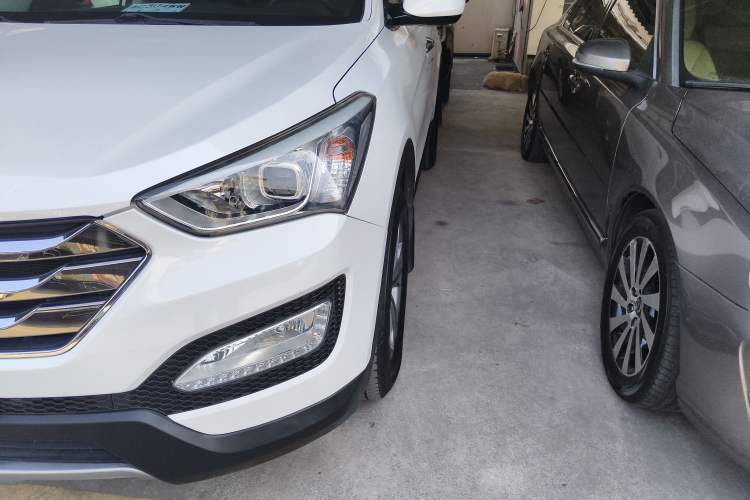 Used Hyundai Santa Fe 2013 2.4L Automatic Two-Wheel Drive Smart Version
