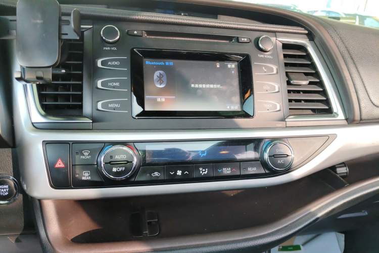 Used Toyota Highlander 2018 2.0T Two-Wheel-Drive Luxury Edition 7 Seats Emission Standard China V
