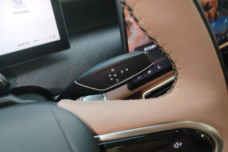 Used Chery Tiggo 8 L 2024 2.0T Two-Wheel Drive Prestige Version 5 Seats
