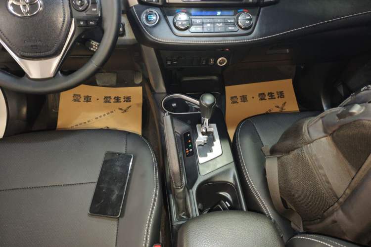 Used Toyota RAV4 2016 2.0L CVT Two-Wheel Drive Fashion Edition China V Standard