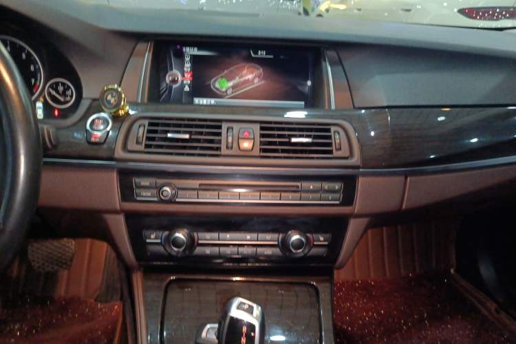 Used BMW 5 Series 2014 525Li Luxury Design Package
