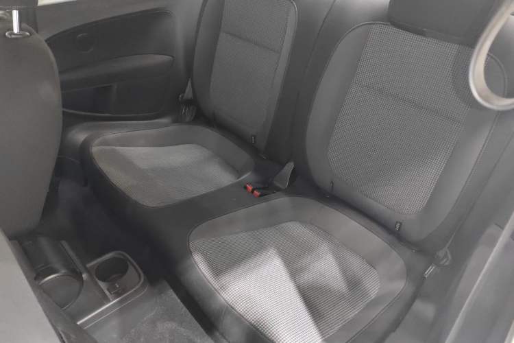 Used Volkswagen Beetle 2015 180TSI model
