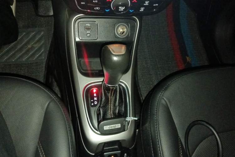 Used  Compass 2017 200T Automatic Family Edition
