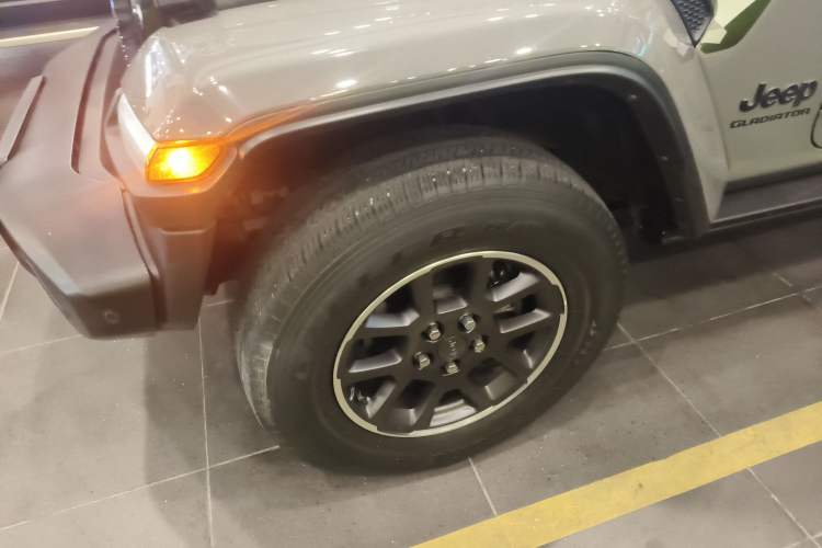 Used  Gladiator 2022 3.6L Pioneer Edition
