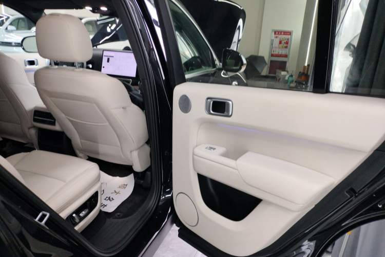 Used Li Auto L8 2023 Pro Model
