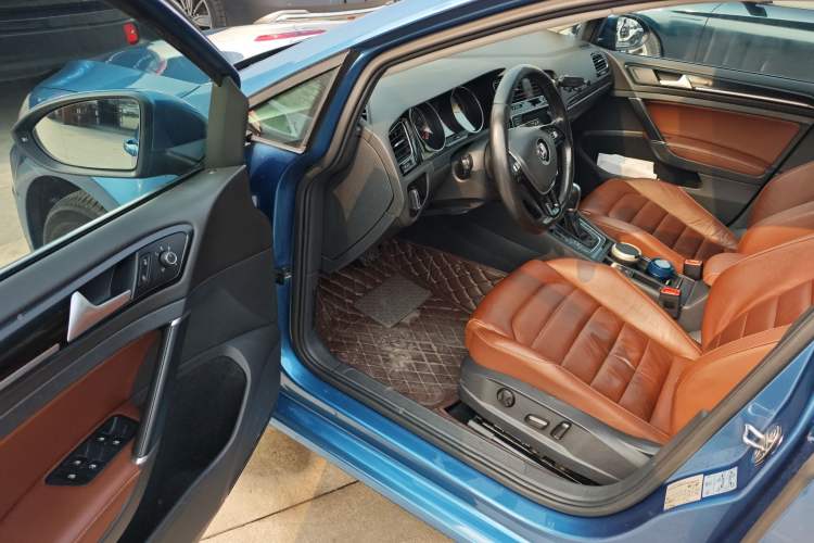 Used Volkswagen Golf 2014 1.4TSI Luxury Travel Edition
