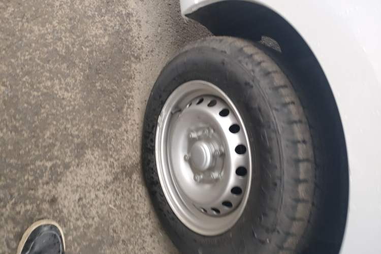 Used Wuling Yangguang 2024 300KM Comfort Version Passenger Van 75kW
