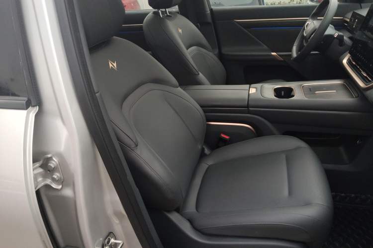 Used  eπ008 2024 210Max Range-Extended Version 6 Seats